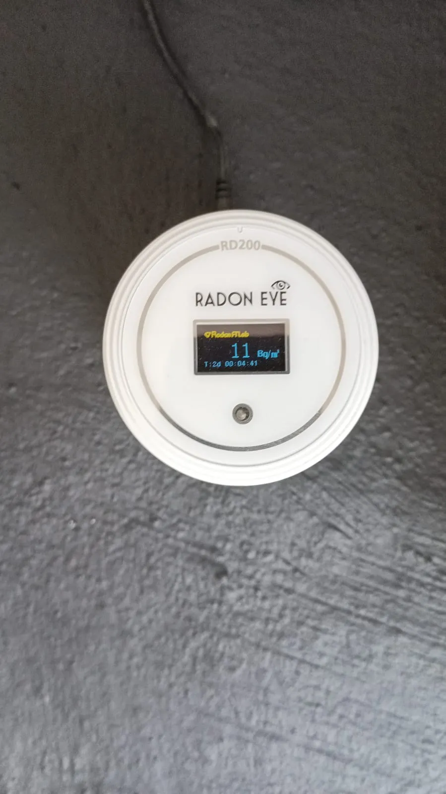 Hunidor Radon Block - Membrana líquida anti-radão - Radon Block é uma tinta impermeabilizante com componentes especiais que limitam a penetração do gás radão proveniente do solo no interior do edifício, com o objetivo de o manter em valores seguros na habitação.